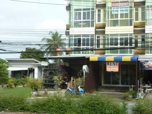 3 Storey Shop House / Viset Road
